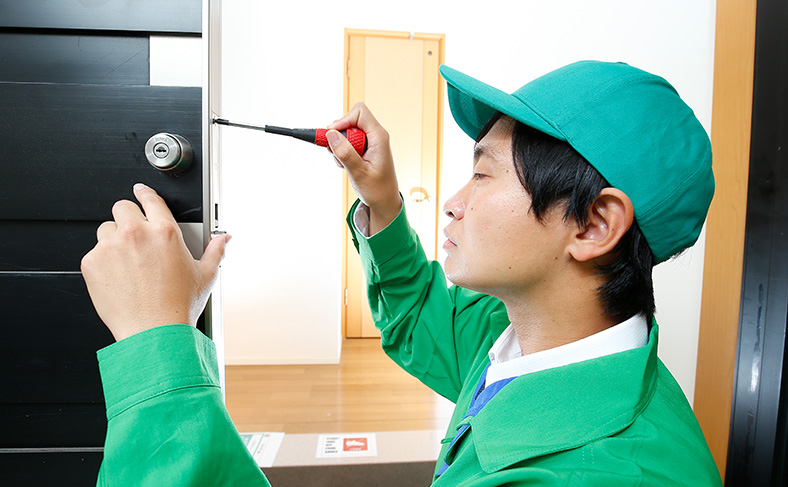 鍵屋さんに鍵の後付けを依頼する